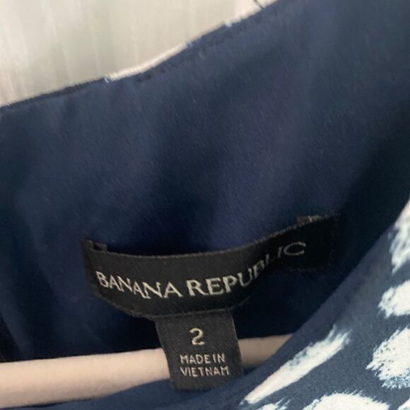 Banana Republic sleeveless dress with bottom ruffle - Picture 3 of 6